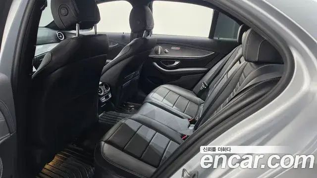 Mercedes-Benz E-Class 2022 — Фото 11/20