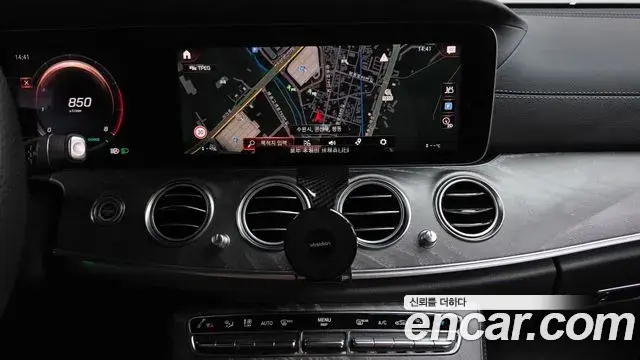Mercedes-Benz E-Class 2022 — Фото 13/20