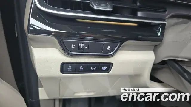 Kia Carnival 2024 — Фото 17/20