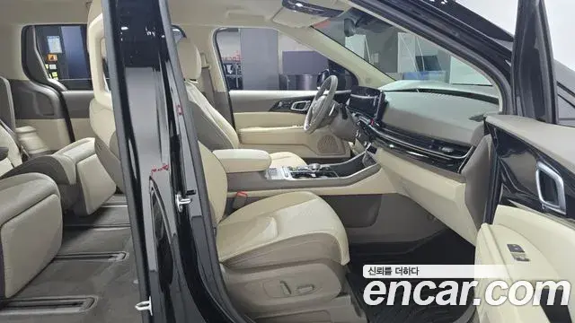 Kia Carnival 2024 — ფოტო 24/34