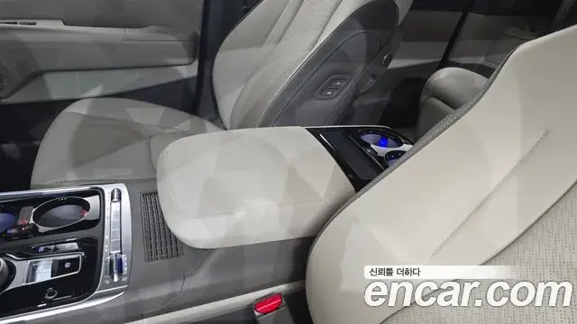 Kia Carnival 2024 — ფოტო 23/34
