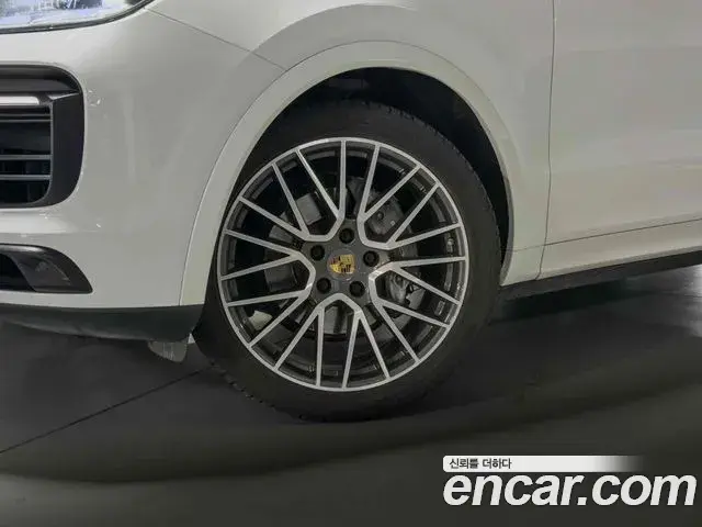 Porsche Cayenne 2019 — Фото 3/10
