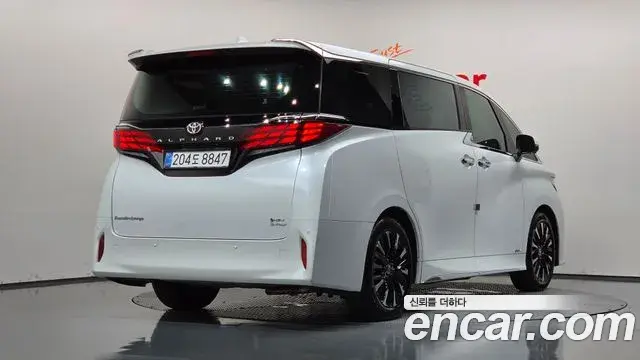 Toyota Alphard 2025 — Photo 27/35