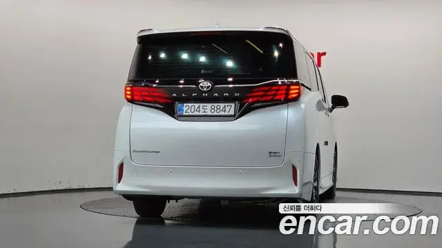 Toyota Alphard 2025 — Photo 19/35