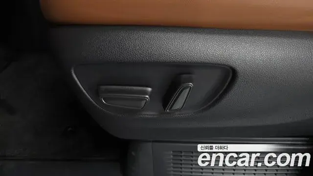 Toyota Alphard 2025 — Photo 11/35