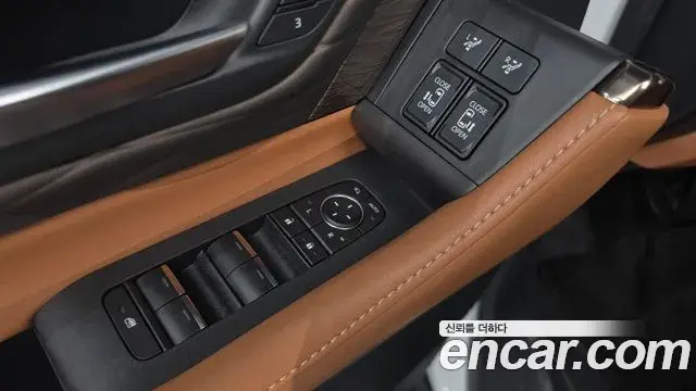 Toyota Alphard 2025 — Photo 6/35
