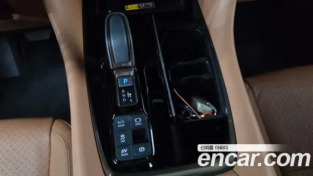 Toyota Alphard 2025 — Photo 23/35