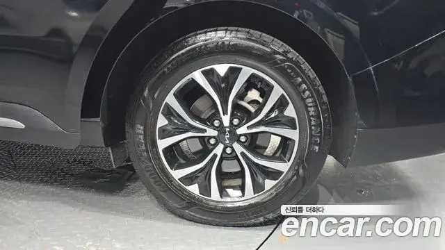 Kia Carnival 2023 — Photo 4/31