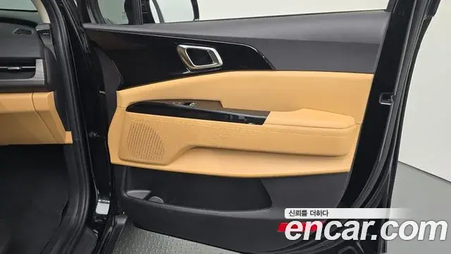 Kia Carnival 2023 — Photo 16/31