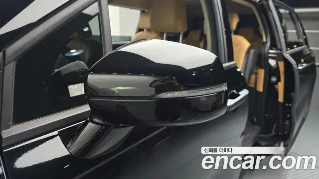 Kia Carnival 2023 — Photo 25/31
