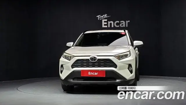 Toyota RAV4 2019 — Фото 3/20