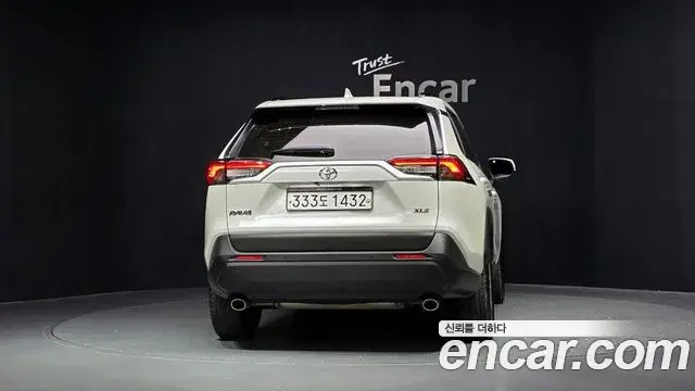 Toyota RAV4 2019 — Фото 4/20