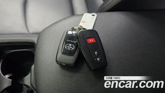 Toyota RAV4 2019 — Фото 15/20