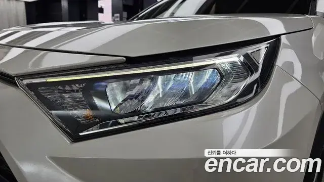 Toyota RAV4 2019 — Photo 26/32