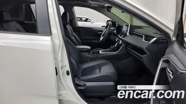 Toyota RAV4 2019 — Photo 30/32