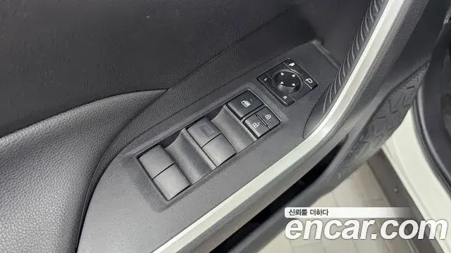Toyota RAV4 2019 — Photo 18/32