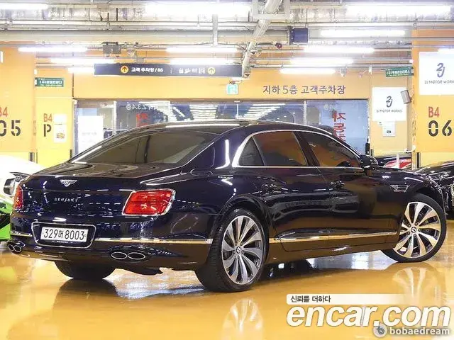 Bentley Flying Spur 2022 — ფოტო 16/20