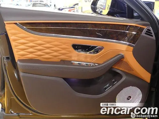 Bentley Flying Spur 2022 — ფოტო 12/20