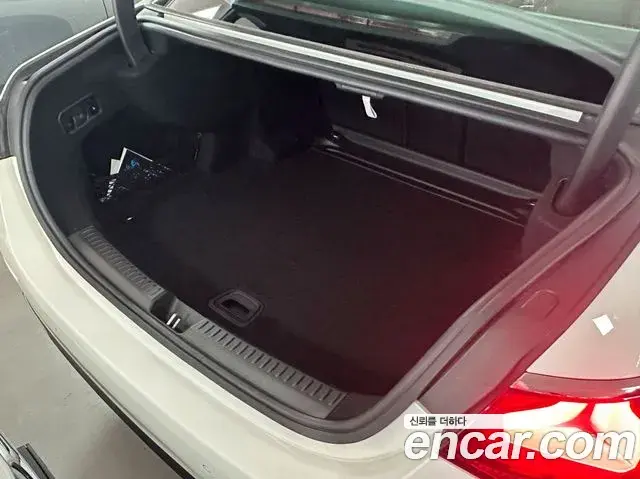 Mercedes-Benz E-Class 2025 — Şəkil 10/18