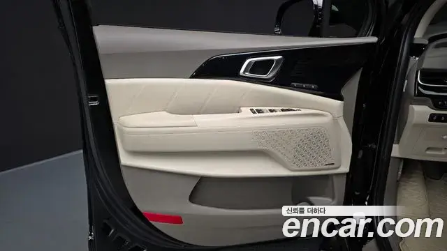 Kia Carnival 2025 — Şəkil 40/42