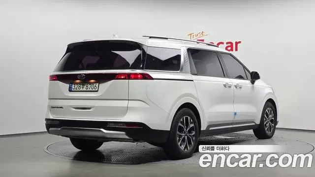 Kia Carnival 2021 — Фото 2/20