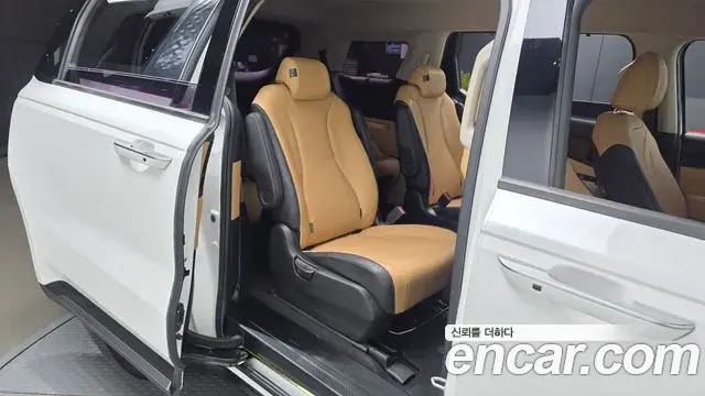 Kia Carnival 2021 — Фото 12/20