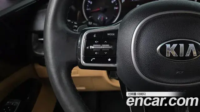 Kia Carnival 2021 — Фото 17/20