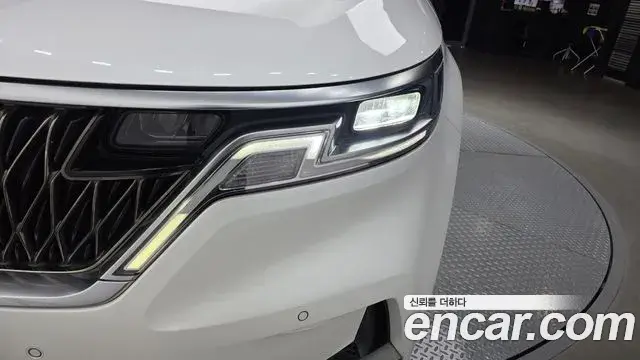 Kia Carnival 2021 — Photo 17/36