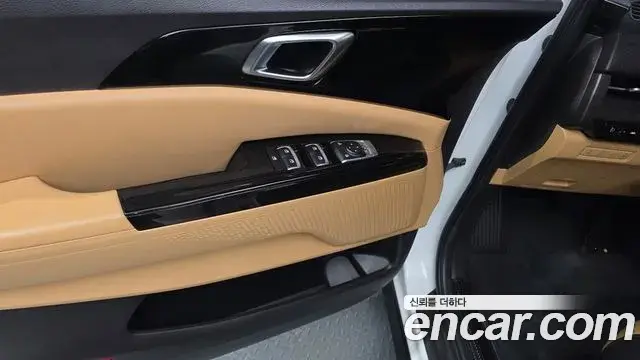 Kia Carnival 2021 — Photo 7/36