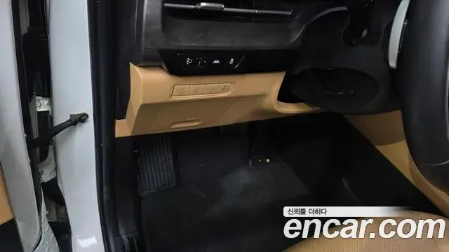 Kia Carnival 2021 — Photo 8/36