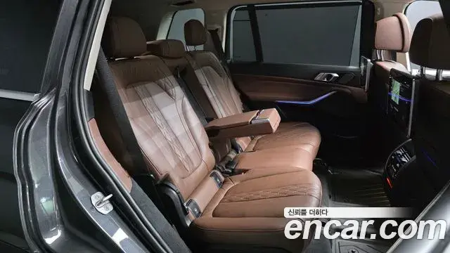 BMW X7 2022 — Фото 11/20