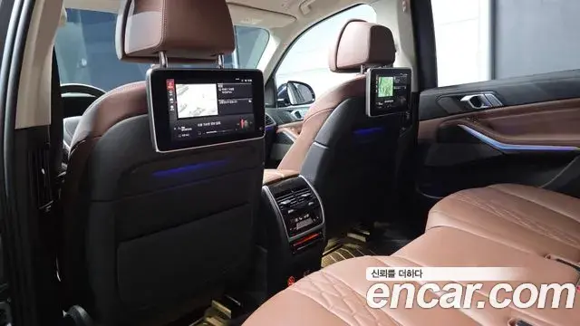 BMW X7 2022 — Фото 13/20