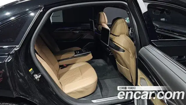 Audi A8 2020 — Фото 11/20
