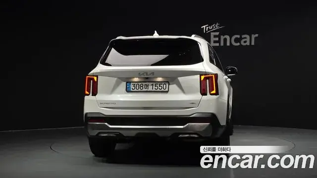 Kia Sorento 2023 — Фото 3/20