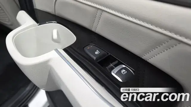 Kia Sorento 2023 — Фото 18/20