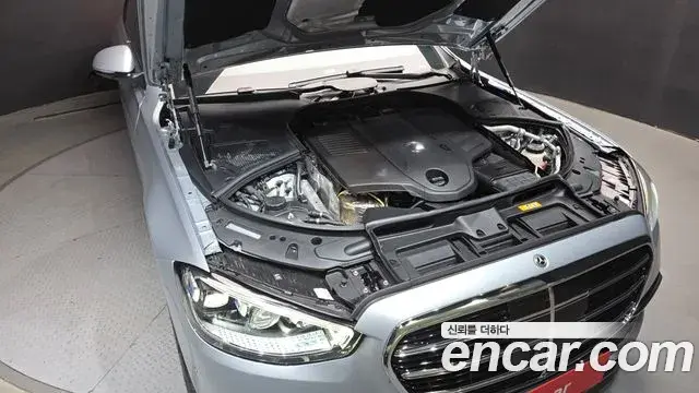 Mercedes-Benz S-Class 2025 — Photo 6/20