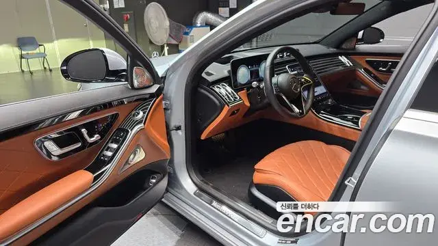 Mercedes-Benz S-Class 2025 — Photo 10/20