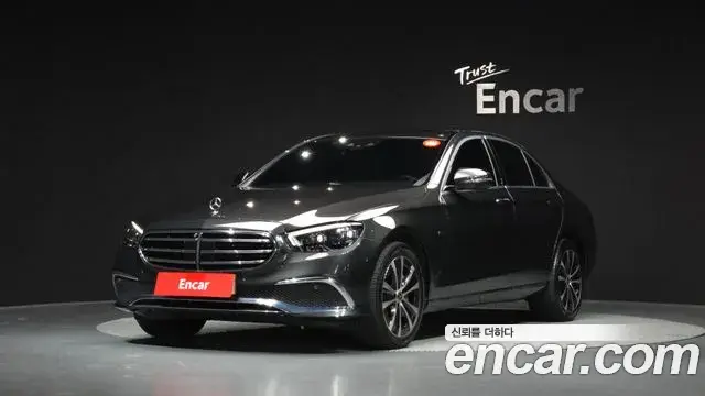 Mercedes-Benz E-Class 2021 — Photo 1/20