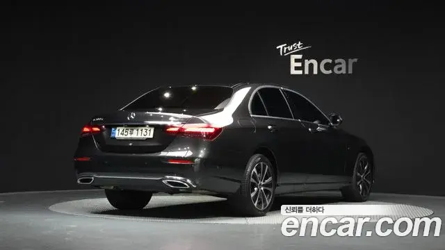 Mercedes-Benz E-Class 2021 — Photo 2/20