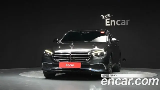 Mercedes-Benz E-Class 2021 — Photo 3/20