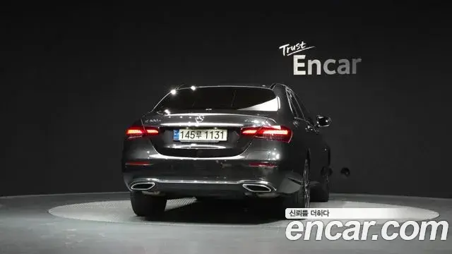 Mercedes-Benz E-Class 2021 — Photo 4/20