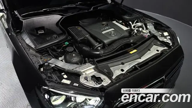 Mercedes-Benz E-Class 2021 — Photo 6/20