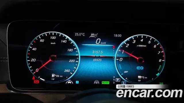 Mercedes-Benz E-Class 2021 — Photo 8/20