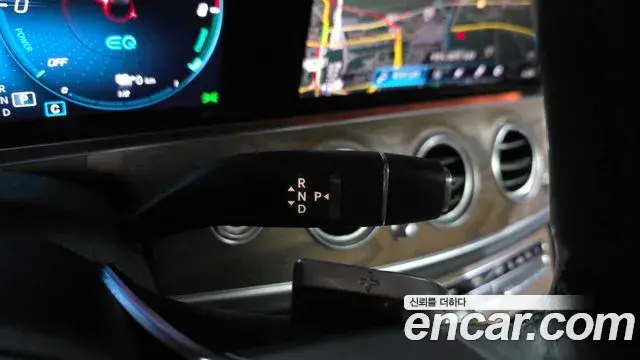 Mercedes-Benz E-Class 2021 — Photo 9/20