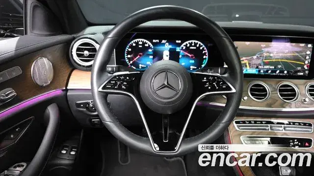 Mercedes-Benz E-Class 2021 — Photo 13/20