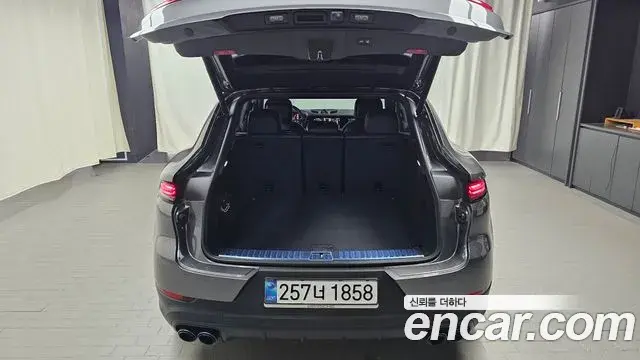 Porsche Cayenne 2025 — Фото 18/20