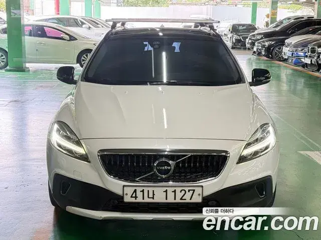 Volvo V40 Cross Country 2018 — Фото 2/20