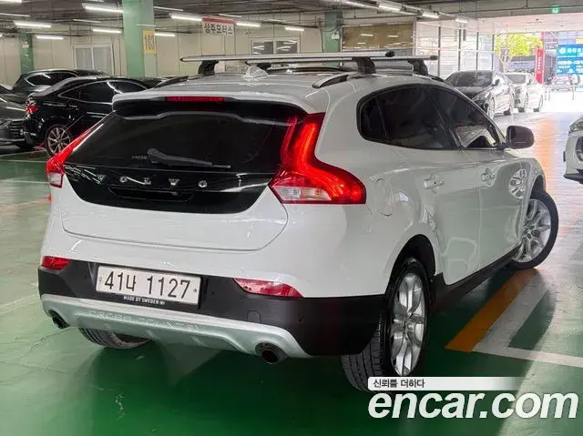Volvo V40 Cross Country 2018 — Фото 3/20