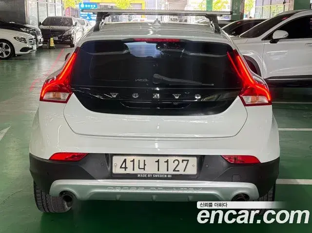 Volvo V40 Cross Country 2018 — Фото 4/20