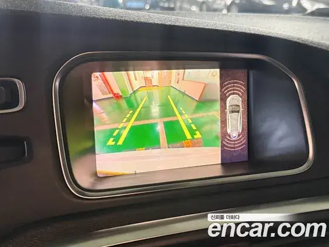 Volvo V40 Cross Country 2018 — Фото 18/20
